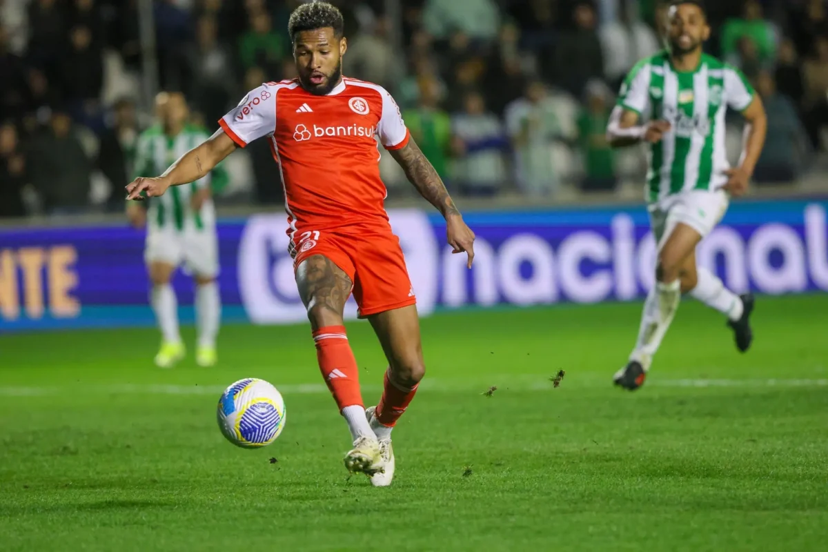 Wesley recebe terceiro cartão amarelo e fica fora do Inter contra o Fortaleza