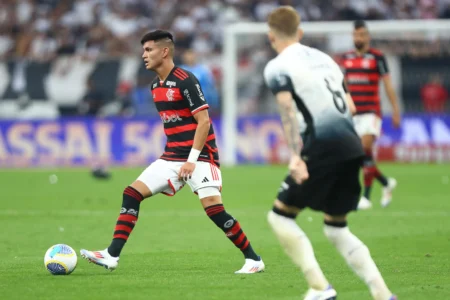 "Alcaraz faz estreia promissora no Flamengo, mas termina em confusão após agressão"