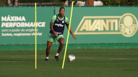 "Caio Paulista revela segredos para sucesso no Palmeiras após conversa com Abel: "Estou mais solto""