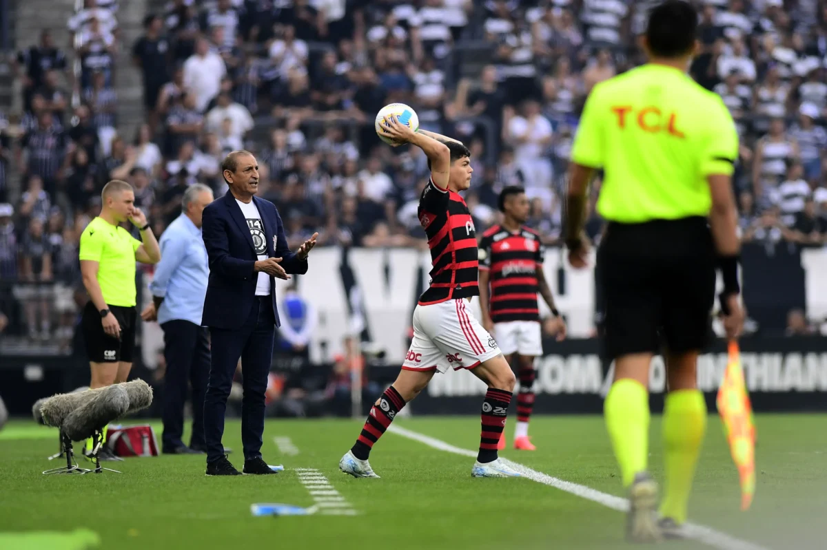 "Emiliano alerta árbitros sobre o Corinthians: 'Tenham cuidado' - Repercussão do jogo"