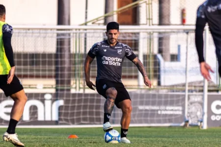 Jorge Recalde marca novamente pelo Ceará após 4 meses.