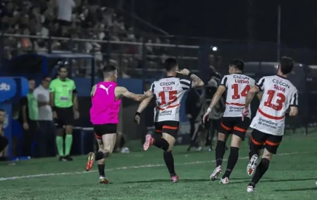 Libertad poupa titulares e vence com atacante que volta a marcar após lesão de um ano na mira do Cruzeiro