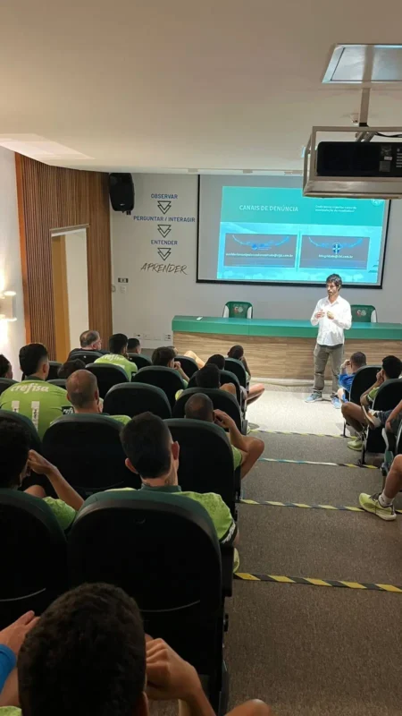 Palmeiras realiza palestra para prevenção de manipulação de resultados com elenco