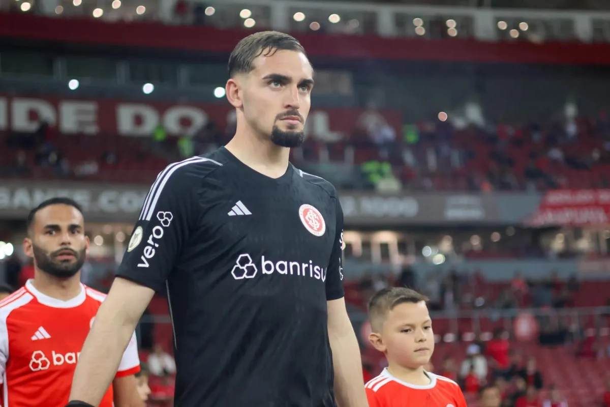 Técnico Anthoni admite erro no gol do Fortaleza após vitória do Inter: "Uma fatalidade do jogo".