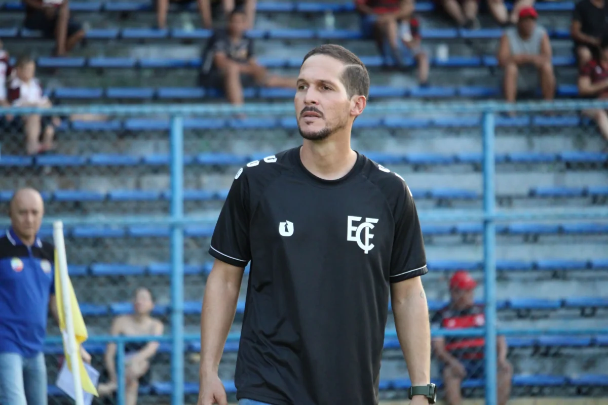 Técnico do Flamengo-PI destaca a importância de treinar no Estádio Lindolfo Monteiro e faz análise do novo reforço