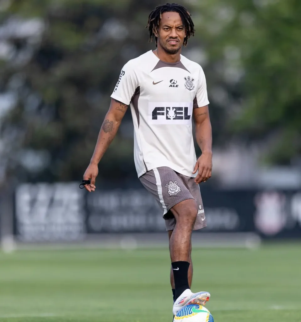 Título otimizado para SEO: "Escalação do Corinthians: André Carrillo volta a treinar, Ramón enfrenta desfalques para Copa do Brasil"