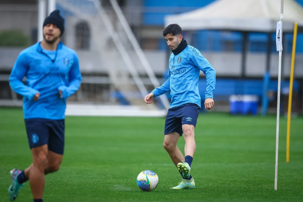 Villasanti retorna aos treinos no Grêmio, enquanto Soteldo permanece ausente