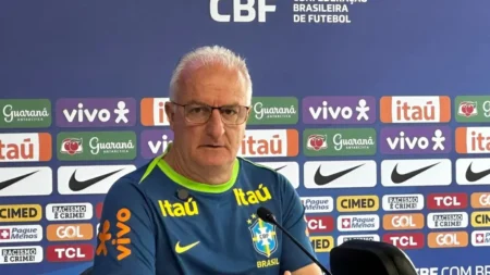 "Abner e Igor Jesus serão titulares da Seleção Brasileira contra o Chile, confirma Dorival Júnior"