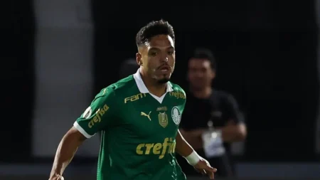 Arbitragem explica motivo da expulsão de Gabriel Menino do Palmeiras após tapa no rosto de Lucas Cunha