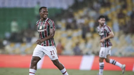 Arias se aproxima do 'duplo-duplo' no Fluminense e está prestes a igualar recorde.