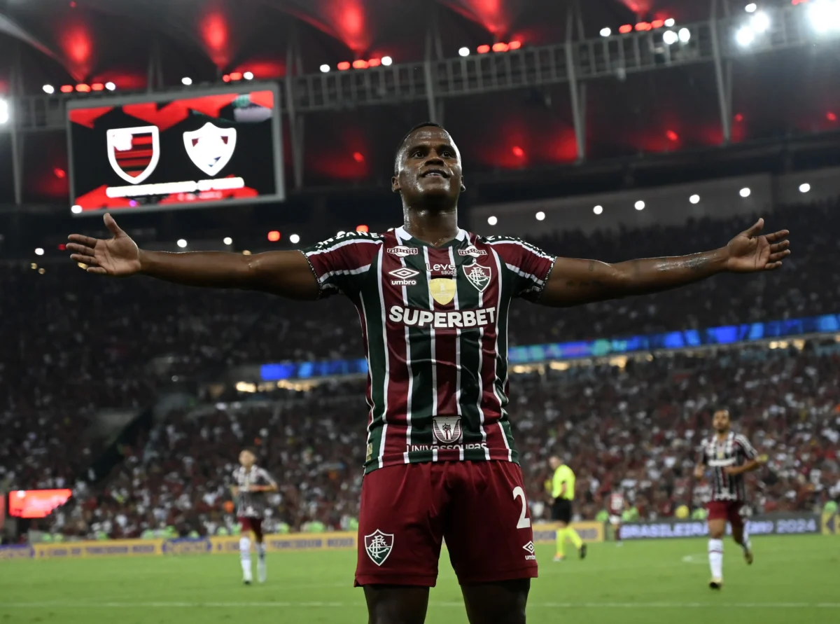 Arias se consolida no top 10 de maiores artilheiros do Fluminense no século XXI após marcar gol no clássico Fla-Flu