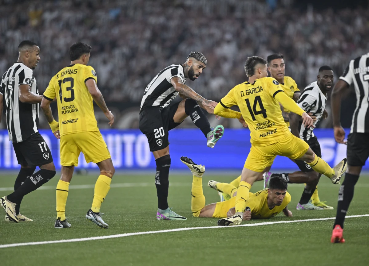 Artur Jorge Comenta Goleada do Botafogo sobre o Peñarol: "Não é de bom senso pensar que está resolvido"