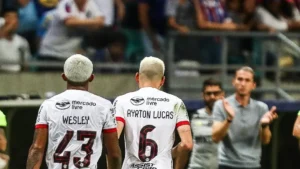 "Ayrton Lucas elogia Filipe Luís no Flamengo: 'Muito inteligente e meu ídolo'"