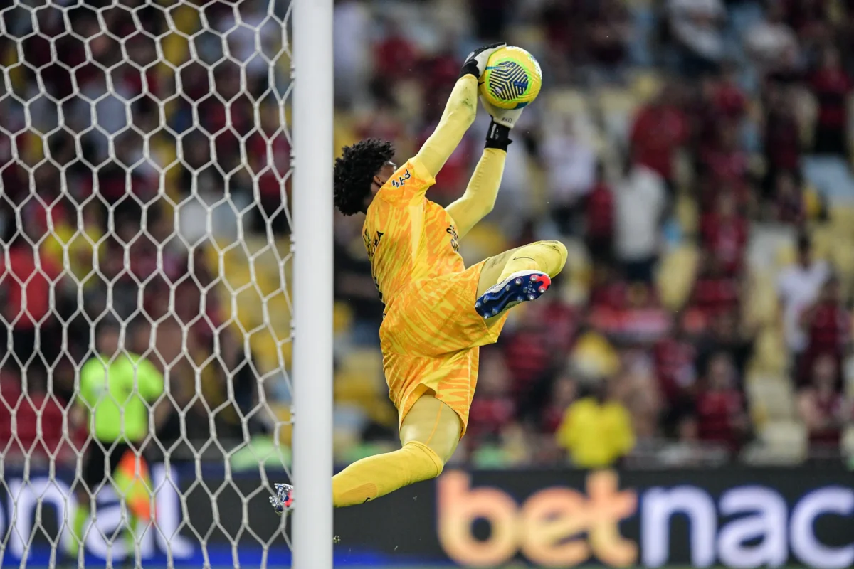 "Bastidores do Corinthians: Sem Medo de Perder Hugo Souza e Críticas ao "Tom Desnecessário" do Flamengo"