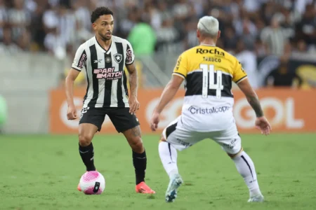 Botafogo x Criciúma: Desempenho dos laterais é criticado em empate frustrante