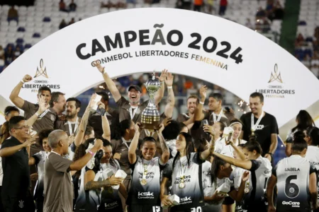 Campeãs da Libertadores, jogadoras do Corinthians criticam organização do torneio: "Nem tudo é festa"