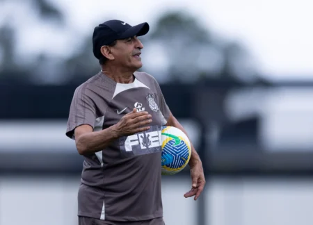 Corinthians define escalação para semi-final contra Flamengo: confira o time provável.