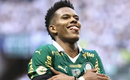 "Corinthians x Palmeiras: Últimas Notícias sobre Estêvão e Outros 7 Jogadores antes do Clássico"