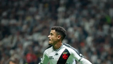 Coutinho brilha em retorno ao Vasco: Destaque como líder e protagonista.