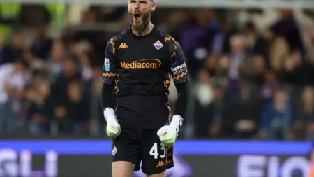 "De Gea brilha com duas defesas de pênaltis, Fiorentina surpreende Milan e treinador destaca: 'Nossa opção de cobrador é Christian Pulisic'"