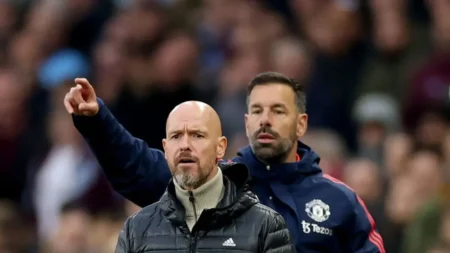 Erik ten Hag sob pressão: Van Nistelrooy é cotado para assumir o comando do Manchester United