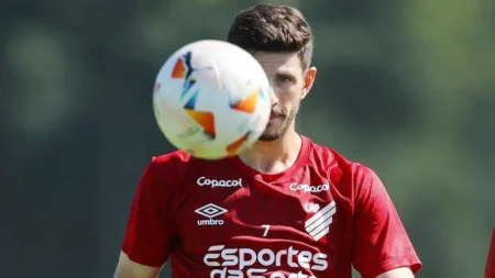 Escalação do Athletico: Times titular com mudanças devido à lesão de Pablo e Thiago Heleno contra o Botafogo.