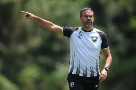 Escalação do Botafogo x Criciúma: Artur Jorge deve ter time titular contra o Criciúma.