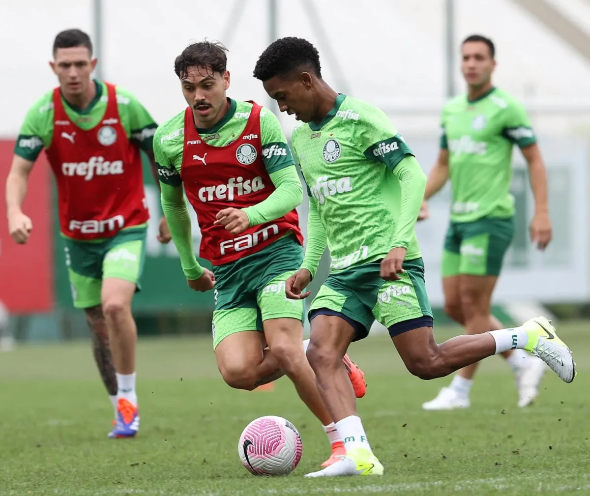 Escalação do Palmeiras: Mauricio avança na recuperação e treina com o elenco.