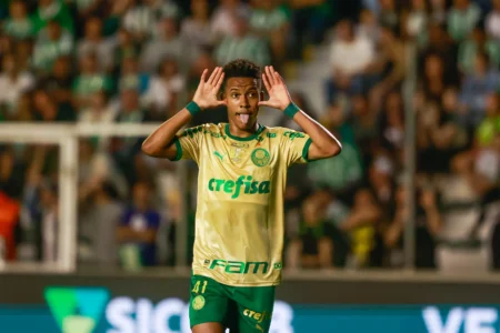 Estêvão fala sobre post de Neymar após recorde no Palmeiras: "Sonho jogar com ele"