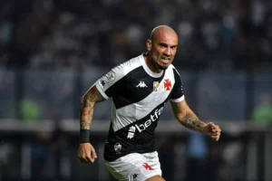 Ex-jogador do Atlético-MG, Maicon busca no Vasco seu primeiro título no futebol brasileiro.