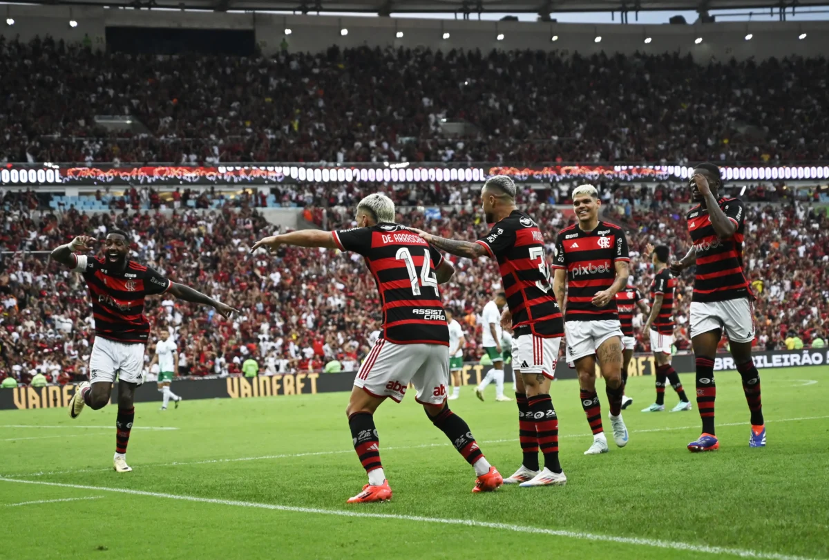 Filipe Luís, do Flamengo, lamenta elenco 'enxuto' e avalia chances no Campeonato Brasileiro