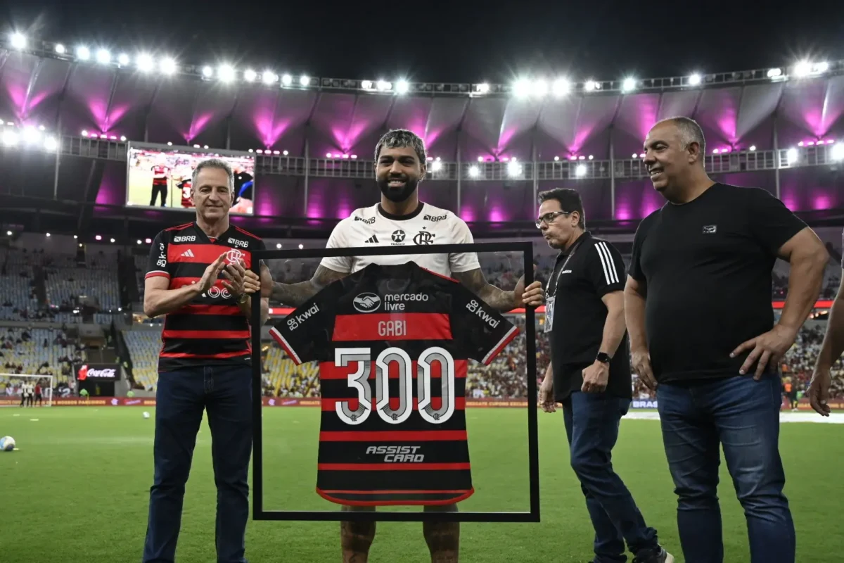 Flamengo Homenageia Gabigol com Placa Comemorativa aos 300 Jogos