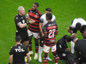 Flamengo intensifica críticas à arbitragem na reta final da temporada.