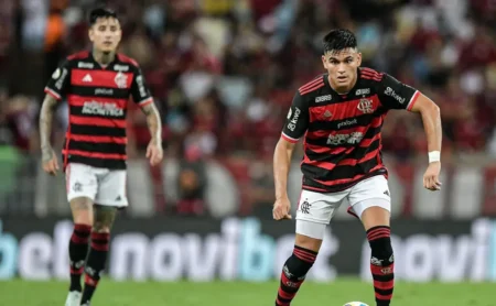 Flamengo terá reforços importantes para enfrentar o Corinthians.