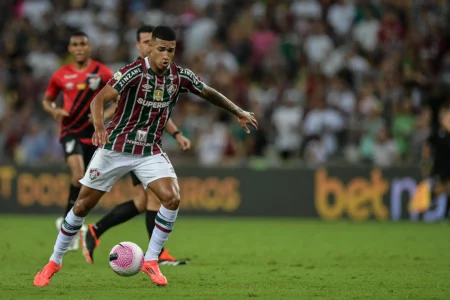 Fluminense fortalece defesa, mas ataque continua com baixa produtividade no Brasileirão.