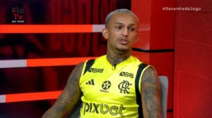 "Futebol: Wesley, do Flamengo, desmente rivalidade com Matheuzinho, do Corinthians, e revela sua evolução no esporte"