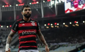 Gabigol não gostou de ser substituído em Corinthians x Flamengo, mas respeita decisão de Filipe Luís.