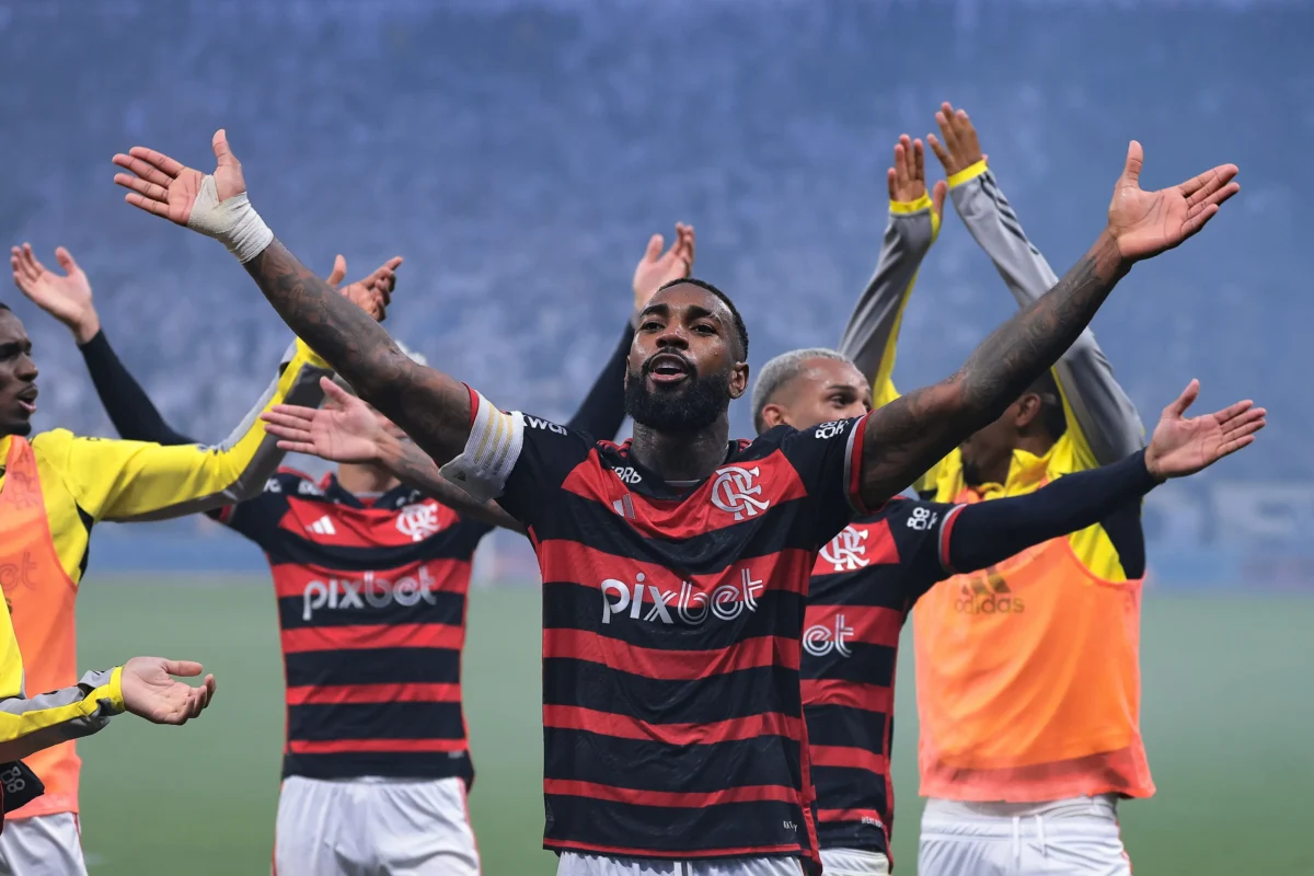 Gerson brilha no campo e no funke: conduz Flamengo à final após superar mal-estar