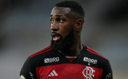 Gerson fora de Corinthians x Flamengo está descartado; meia se recupera de inflamação no joelho.