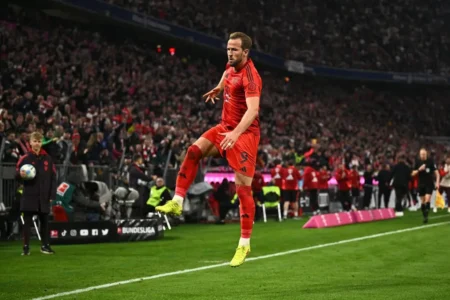 "Hattrick de Kane: Bayern surpreende com goleada espetacular na Bundesliga"