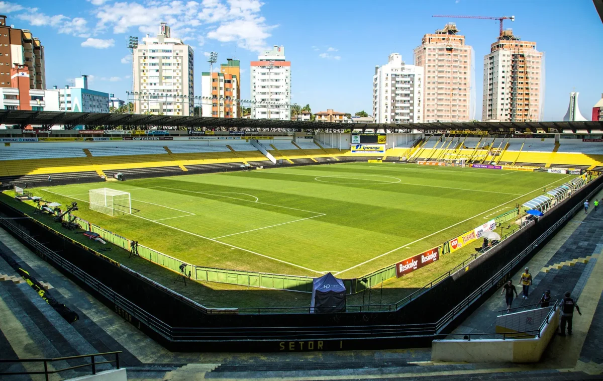 Heriberto Hülse faz 69 anos: saiba como pronunciar corretamente o nome do estádio do Criciúma