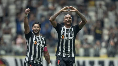 Hulk no Atlético-MG: Revela puxão de orelha em Deyverson e elogia atacante como peça fundamental para o time.