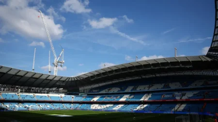 "Julgamento do Manchester City x Premier League: Clube enfrenta 'guerra civil' no futebol inglês"