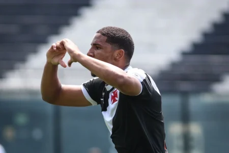 Léo Jacó Conquista Título do Vasco e Realiza Profecia do Primo: Pai Comemora Feito do Filho