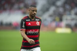 Lesão de De la Cruz: Atacante do Flamengo sofre lesão na coxa direita e fica de fora