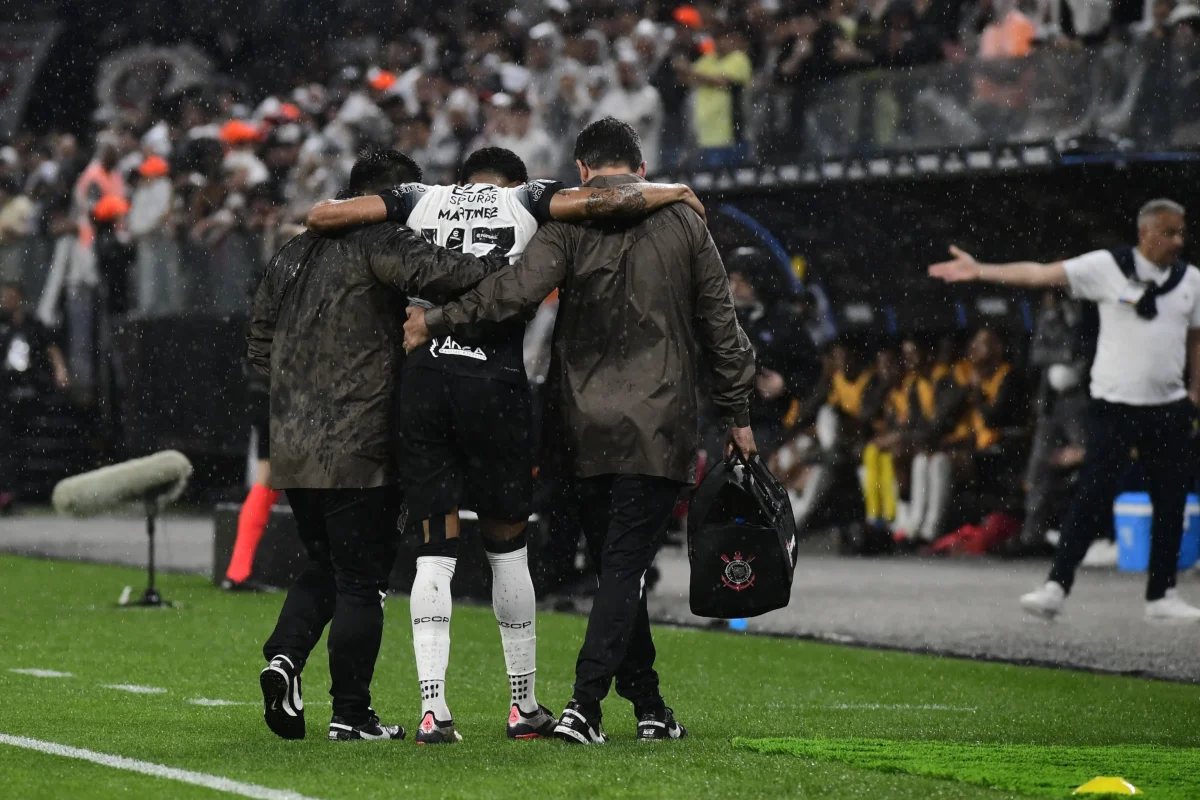 Lesão de José Martínez: Tornozelo machucado preocupa o Corinthians na reta final de 2024