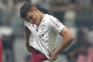 Lesão de Thiago Silva se agrava após jogo contra o Atlético-MG: quando o zagueiro volta ao Fluminense?