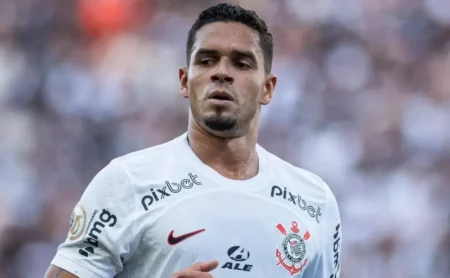 "Lucas Veríssimo solicita saída do Al-Duhail e pode retornar ao Corinthians"