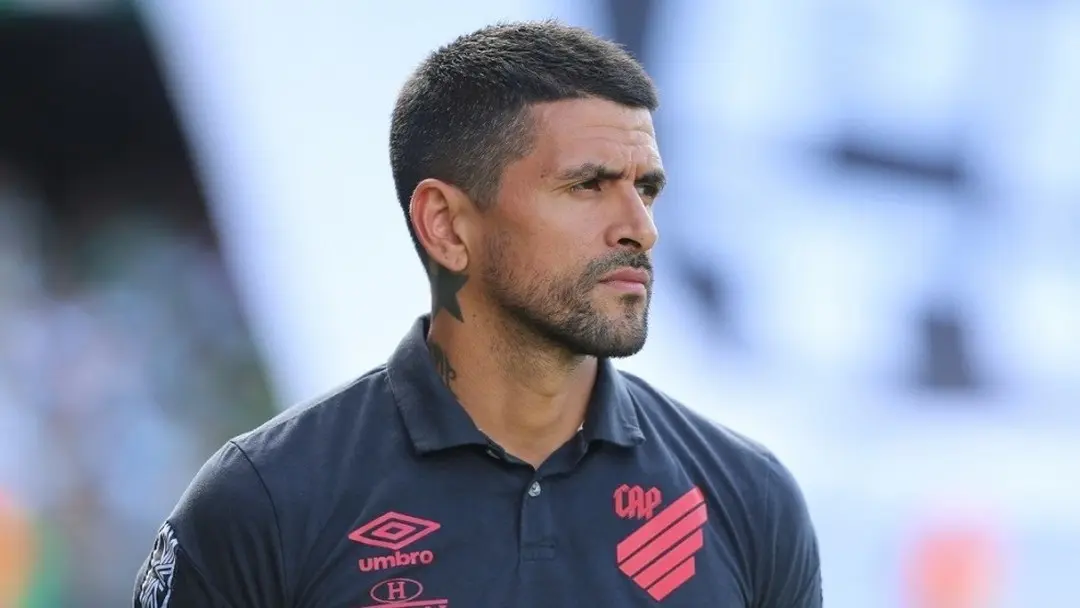 Lucho confia na permanência do Athletico: "Não tenho dúvidas" sobre superar momento delicado