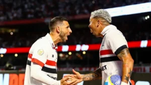 Luciano marca gol contra o Cuiabá para tentar empatar artilharia da Série A